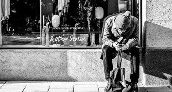 Why so Many Homeless People Have Smartphones (And How They're Making Social Isolation Worse)